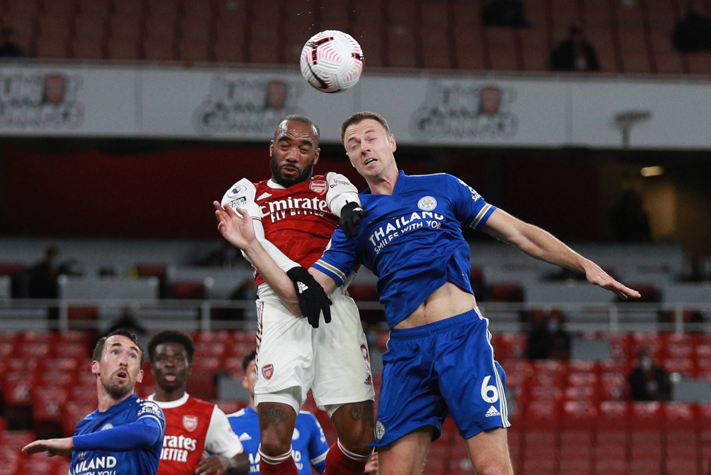 两冠背后的 两冠背后的